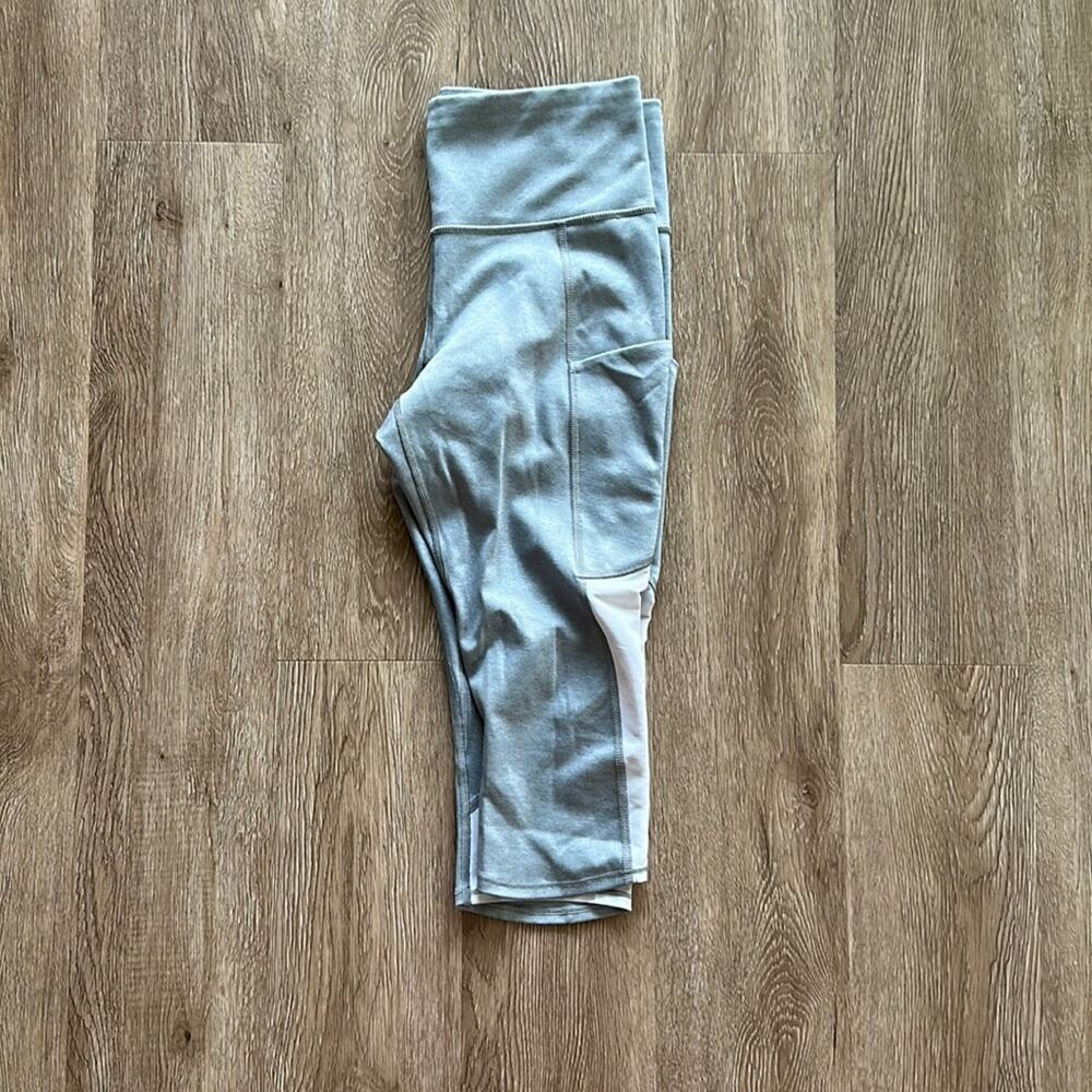 Athleta All In Crop Leggings Size Small Mesh Panels & Zipper Pocket Grey & White